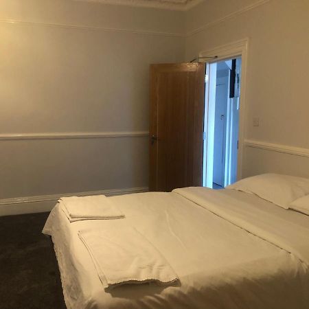 371 Guest House Ig1 4Uq אילפורד מראה חיצוני תמונה