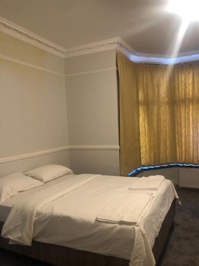 371 Guest House Ig1 4Uq אילפורד מראה חיצוני תמונה