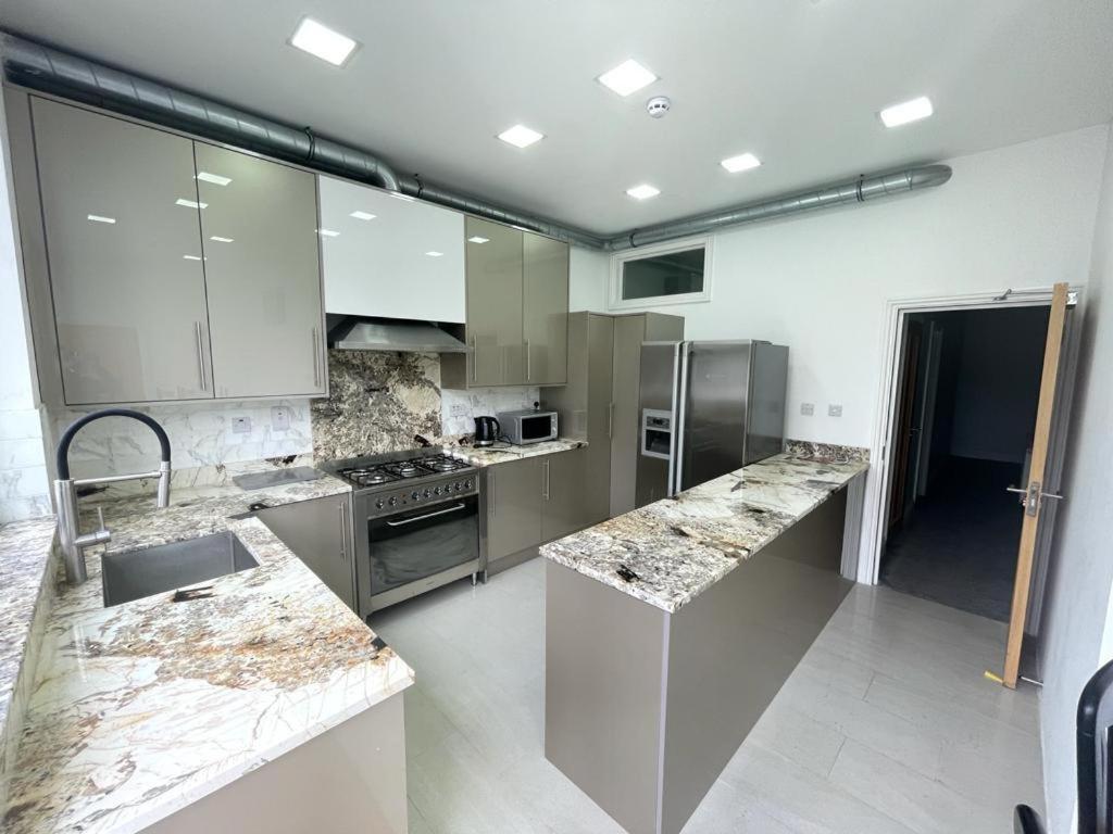 371 Guest House Ig1 4Uq אילפורד מראה חיצוני תמונה